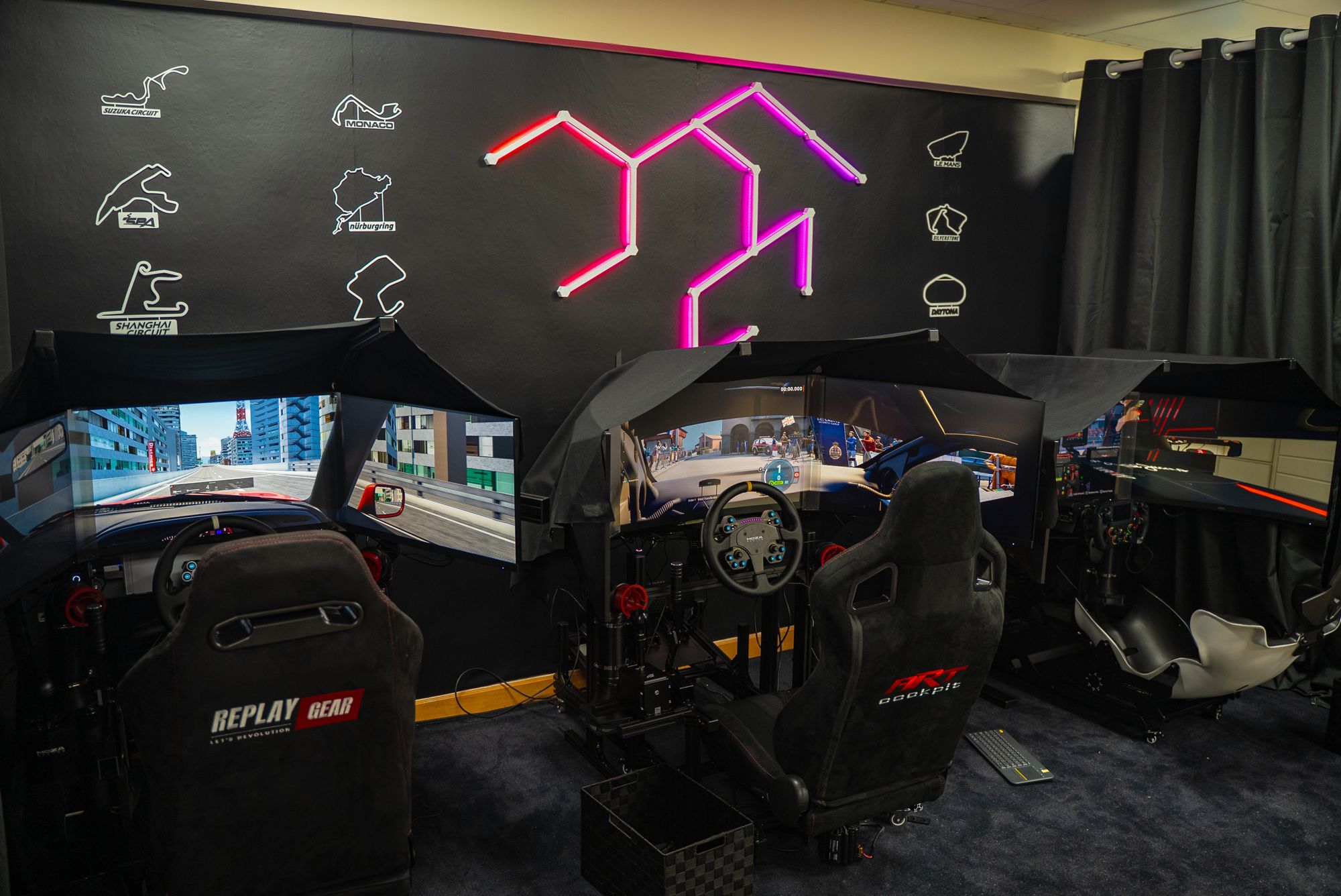 Simulator bay